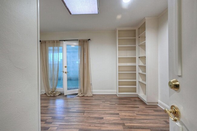 Building Photo - 5407 John Dreaper Dr