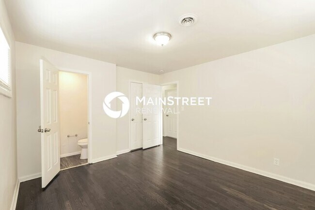 Building Photo - 4 Bedroom Pet-Friendly Home in Grandview, ...
