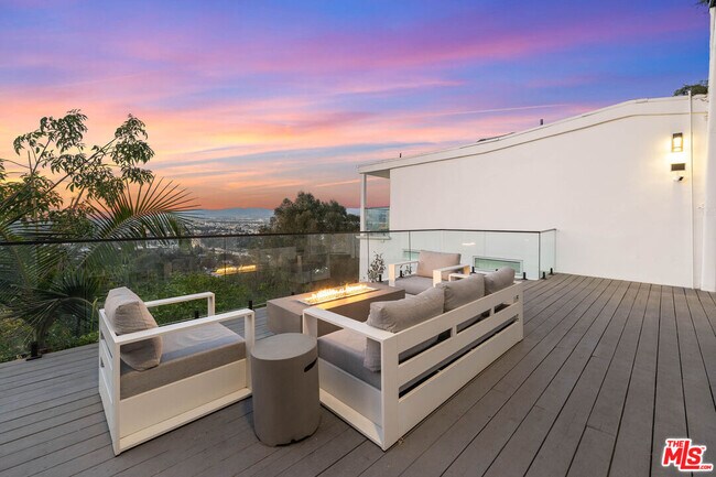 Building Photo - 3541 Multiview Dr