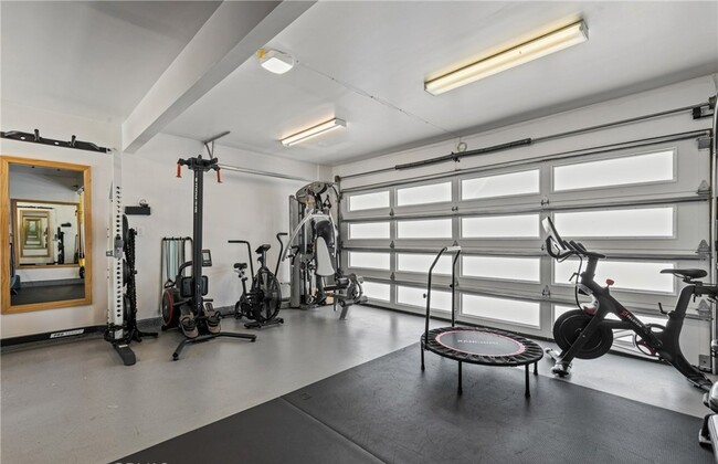 Building Photo - 240 W Gainsborough Rd