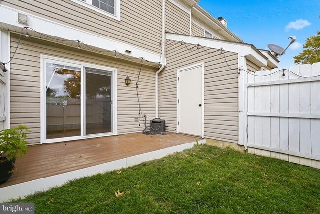 Building Photo - 168 Edinburgh Square