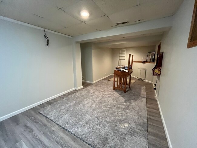 Building Photo - 556 Beaconsfield Ave
