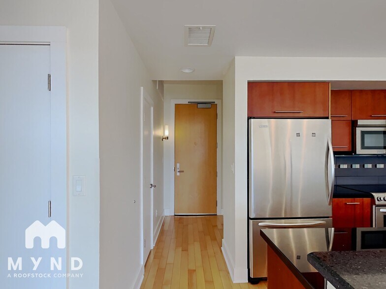 Building Photo - 603 Davis St