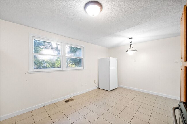 Building Photo - 1509 Nichols Dr