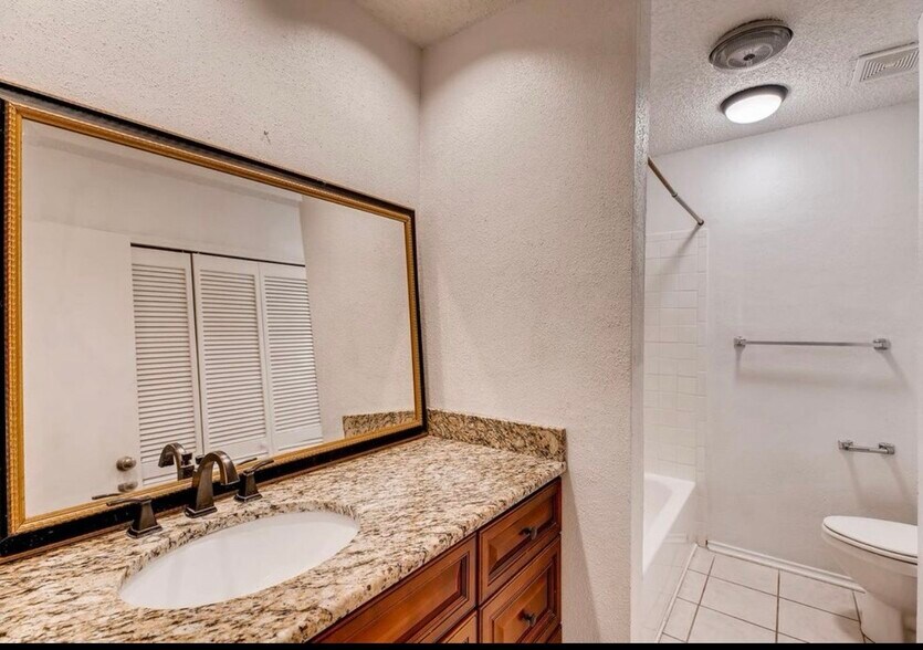 Building Photo - 13702 Castle Grove Dr