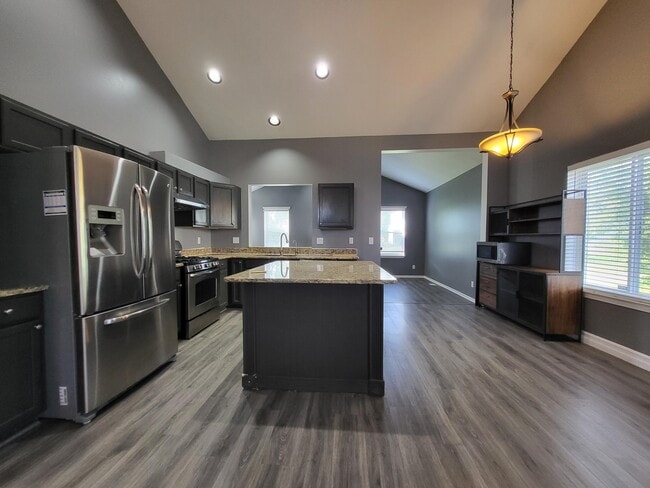 Building Photo - 7851 Thornhill Dr