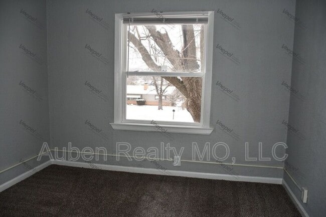 Building Photo - 11224 E Sheley Rd