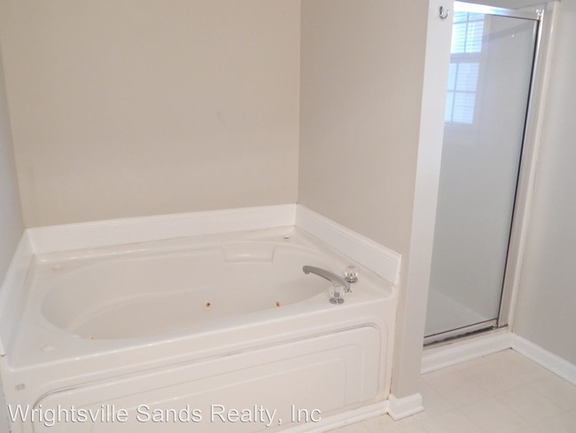 Building Photo - 2 br, 2 bath House - 805 March Court Unit K