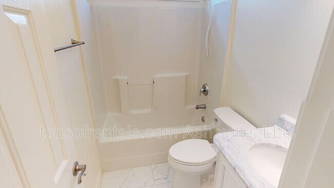 Building Photo - 342 Meadow Pathway Dr