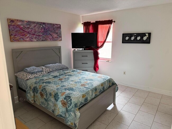 Building Photo - 502 Davis Rd