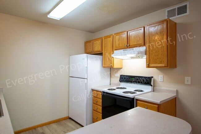 Building Photo - Amazing 2 Bedroom on City Park!