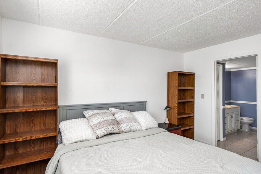 Building Photo - 12300 Park Blvd