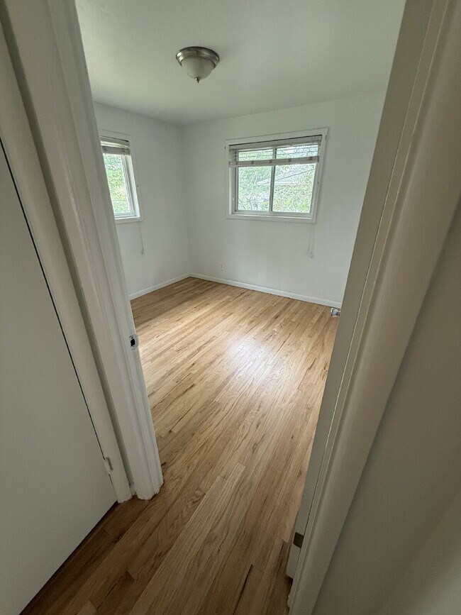 Building Photo - Charming Upper Unit Duplex in the Heart of...