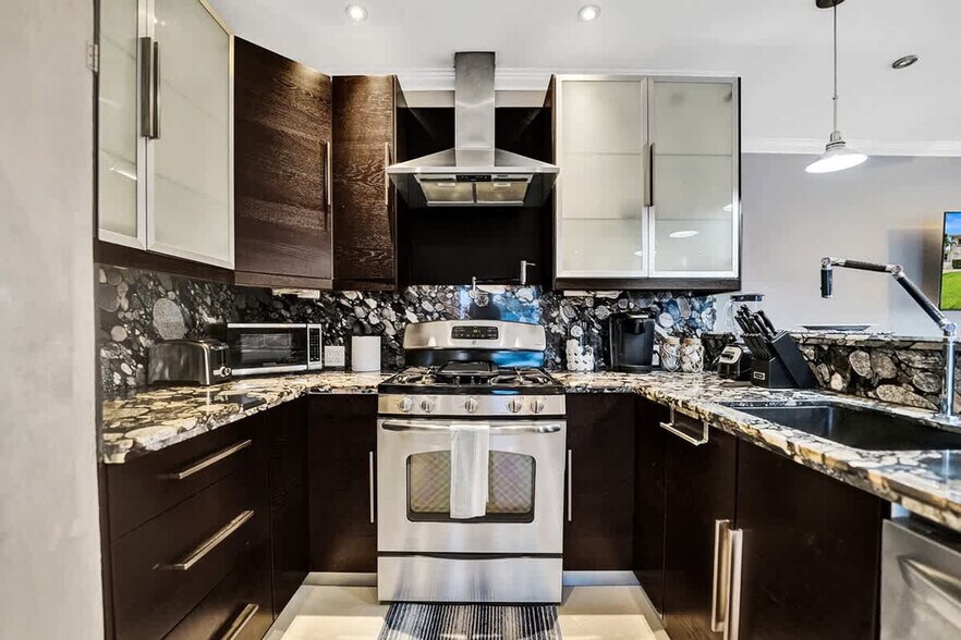 Building Photo - 37 Hendricks Isle