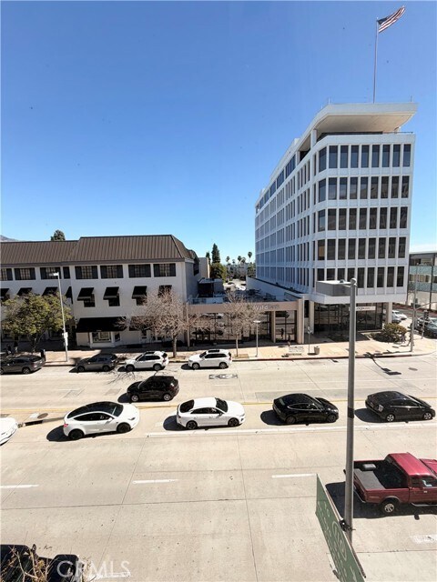 Building Photo - 175 S Lake Ave