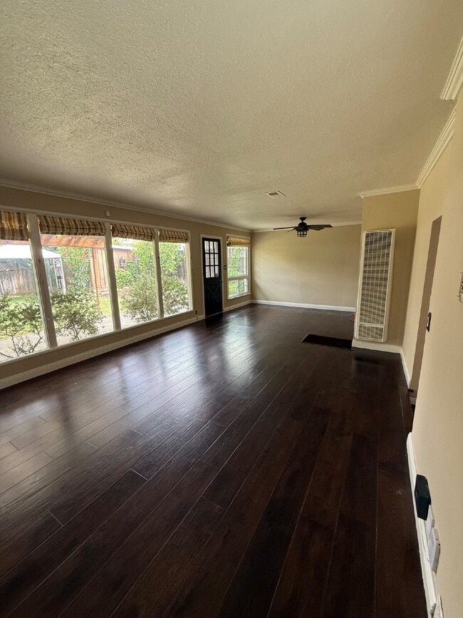Building Photo - Spacious 4 Bedroom 2.5 Bathroom Hayward Home with Fresh Paint and New Carpet