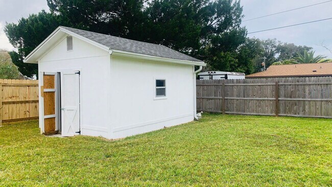 Building Photo - 1985 Big Oak Dr