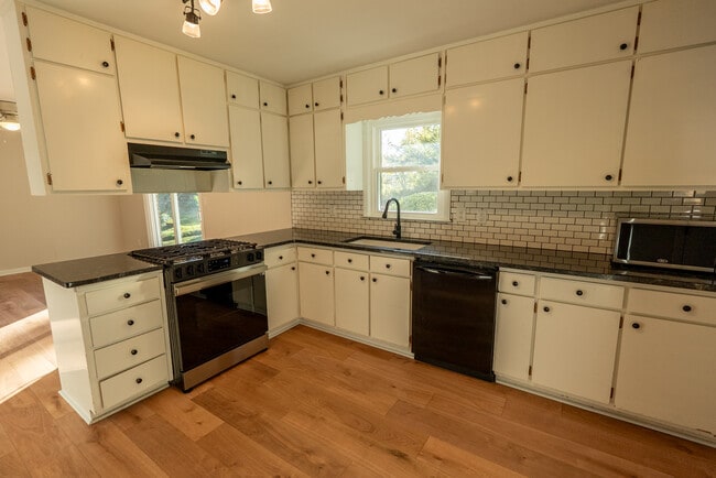 Building Photo - 4698 Garrett Dr SW