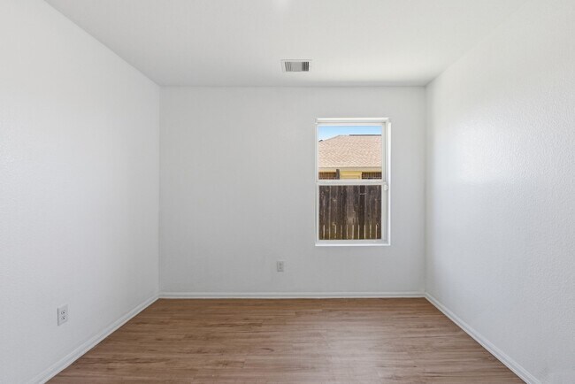 Building Photo - 14427 Woodcott Warren Wy