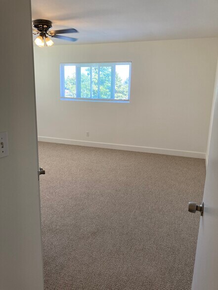 Building Photo - 20428 Roslin Ave