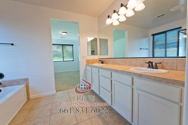 Building Photo - Highgate Community 3 bedroom -2 bath