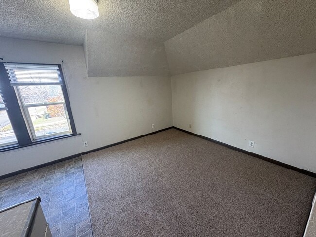 Building Photo - 425 S 30th St