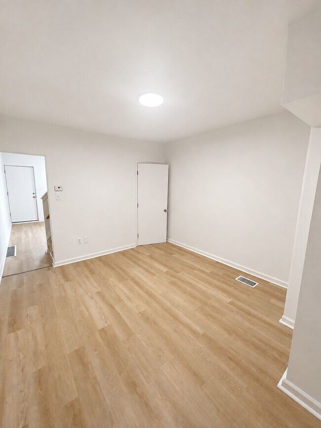 Building Photo - 2669 Sepviva St