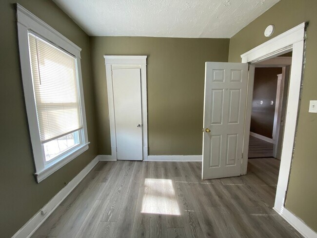 Building Photo - 636-638 Fern St Akron Oh 44307 MFH2 .T3