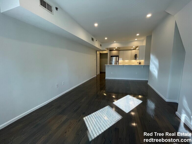 Building Photo - 1406 Beacon St