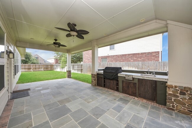 Building Photo - 18403 Sierra Falls Ct