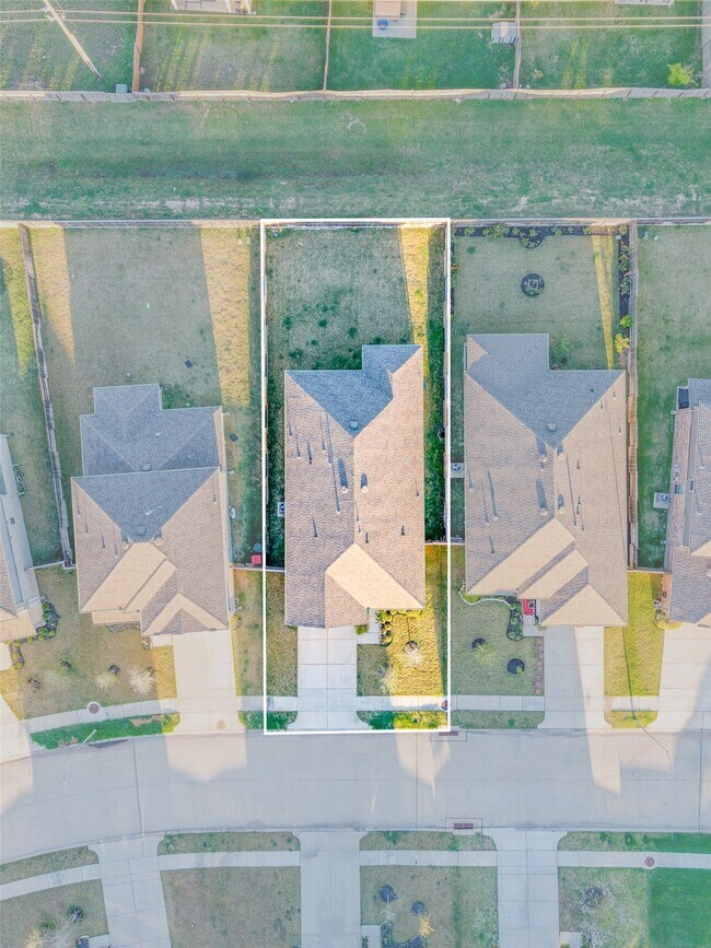 Building Photo - 8218 Wave Arbor Dr