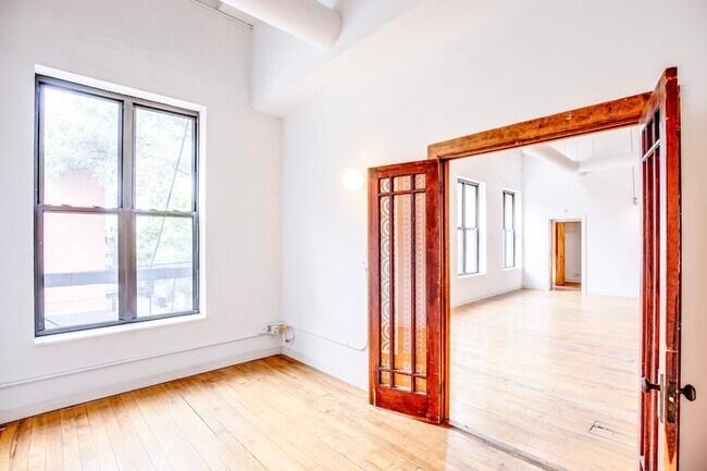 Building Photo - 1278 N Milwaukee Ave