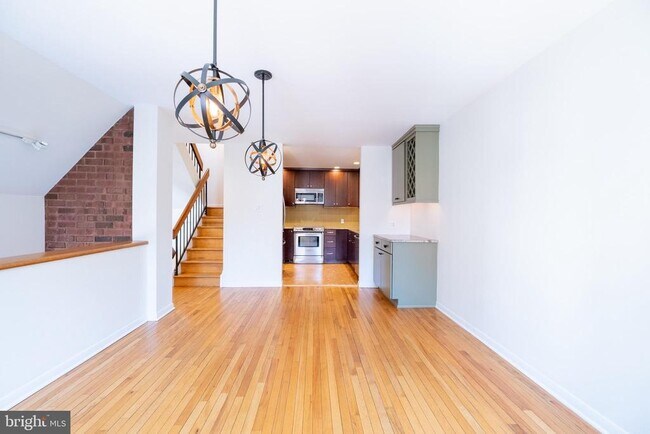 Building Photo - 129 Catharine St