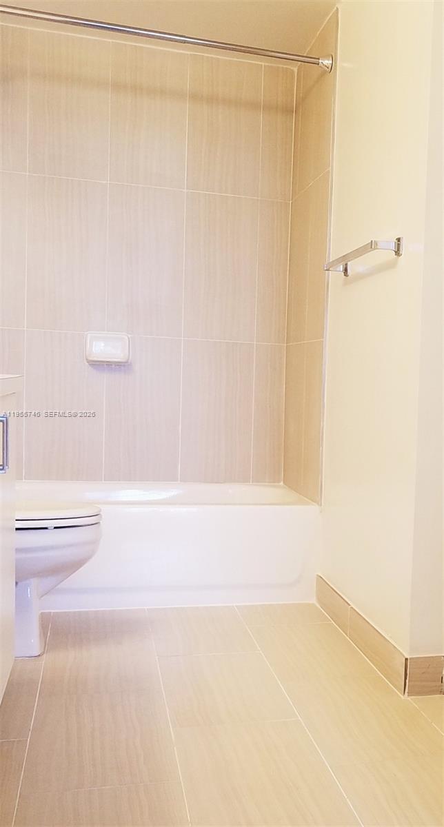 Building Photo - 19999 E Country Club Dr