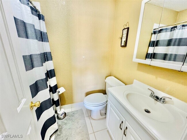 Building Photo - 4631 Bayshore Dr
