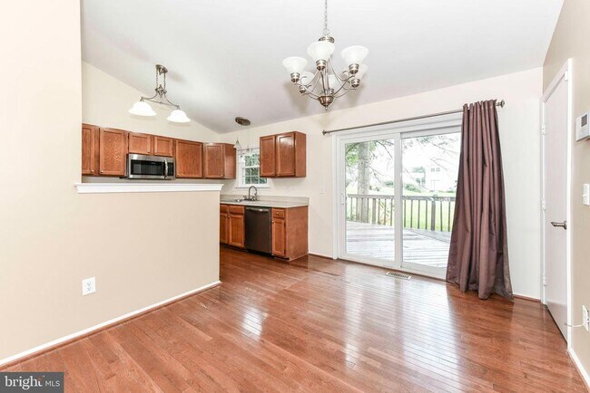 Building Photo - 10135 Forest Hill Cir