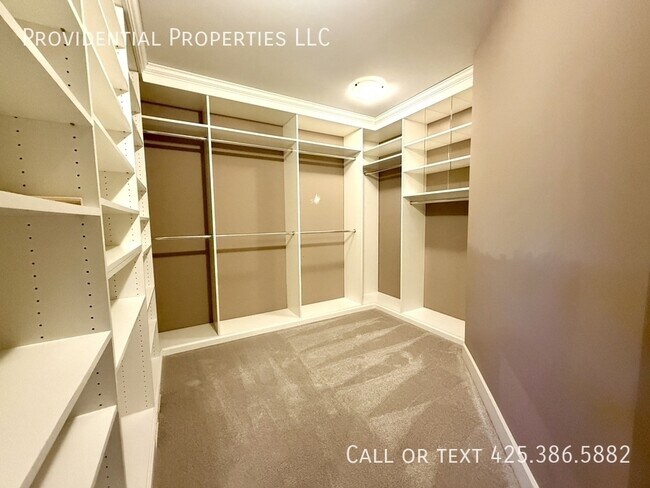 Building Photo - 700 5th Ave S