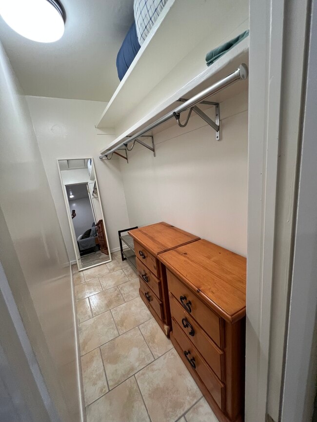 Building Photo - 1388 Siwanoy Dr