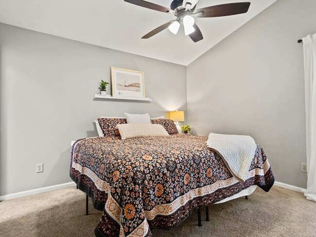 Building Photo - 1032 Summit Dr