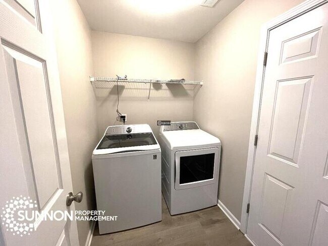 Building Photo - Newly Remodeled 3 Bed/2 Bath near Harrisburg!