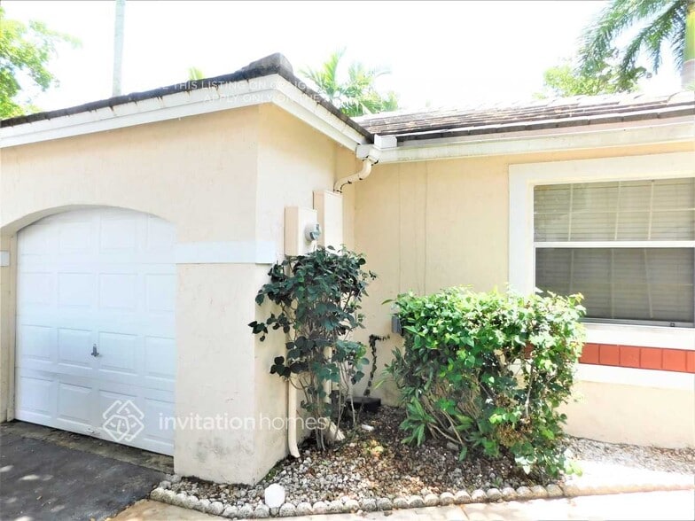 Building Photo - 851 NW 99th Ave