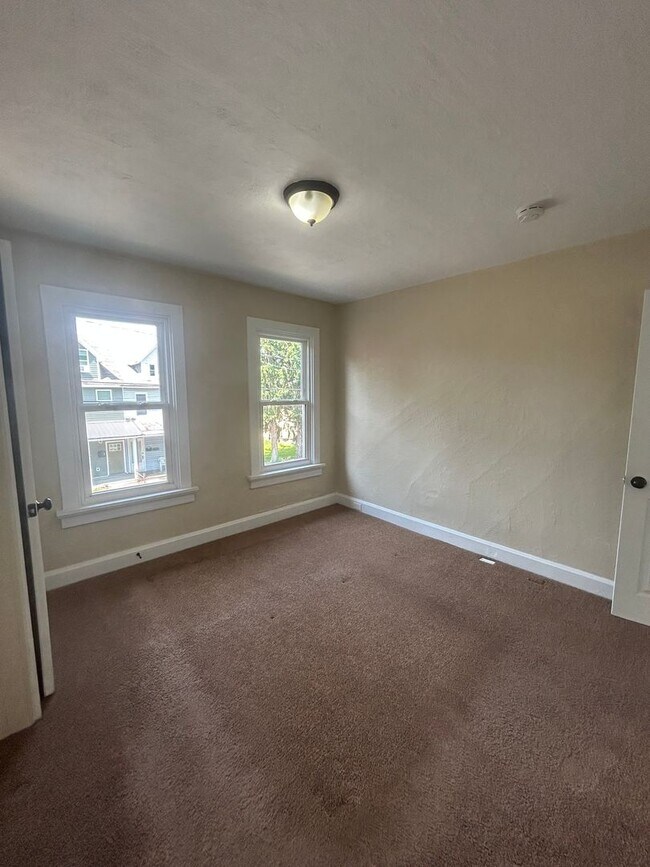 Building Photo - 2369 Canby St
