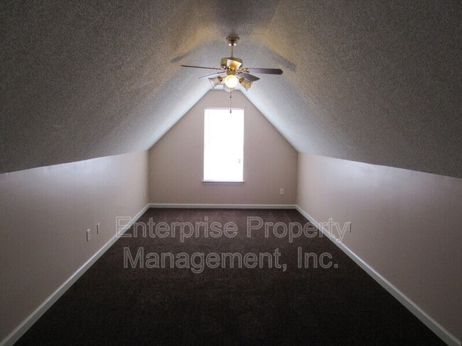 Building Photo - 9740 Riggin Dr