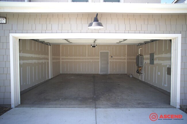 Building Photo - 4 Bedroom House in Gossamer Grove!