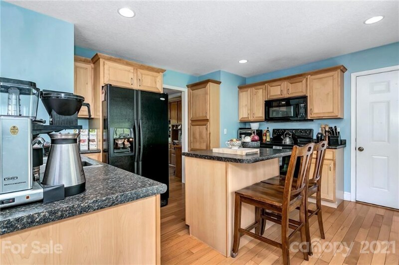 Building Photo - 21 Locust Meadow Ln