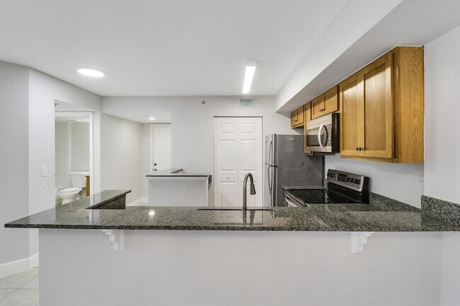 Building Photo - 171 SW Palm Dr