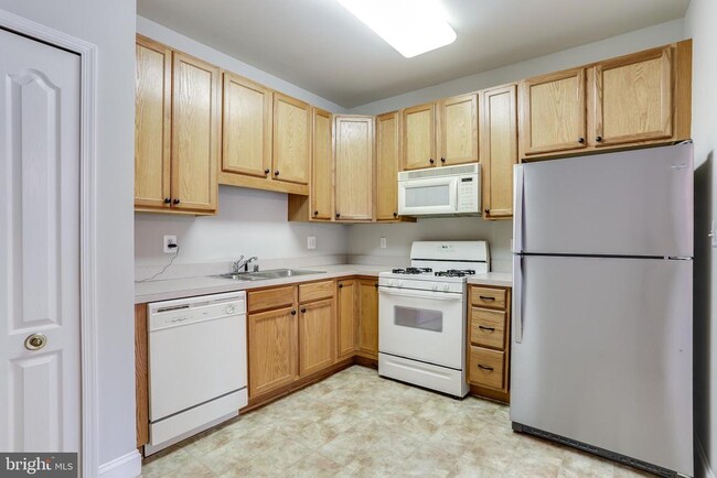 Building Photo - 2111 Ganton Green