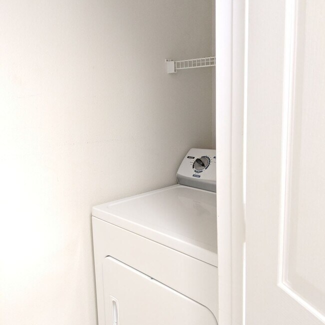 Building Photo - 1 bedroom, 1 bathroom condo for rent in The Preserve