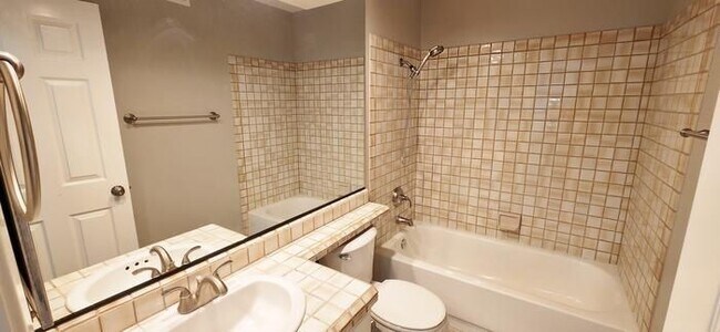 Building Photo - 6863 Alderwood Dr