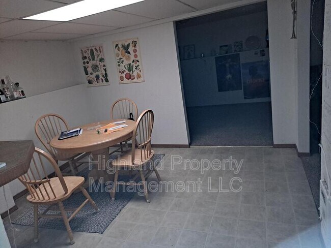 Building Photo - 520 NE Garfield St